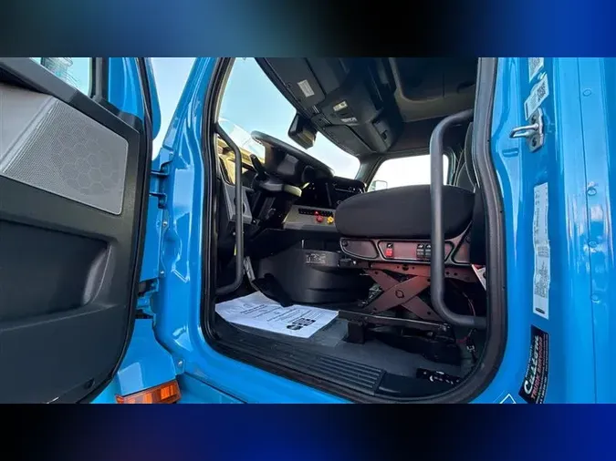 2022 FREIGHTLINER CA126