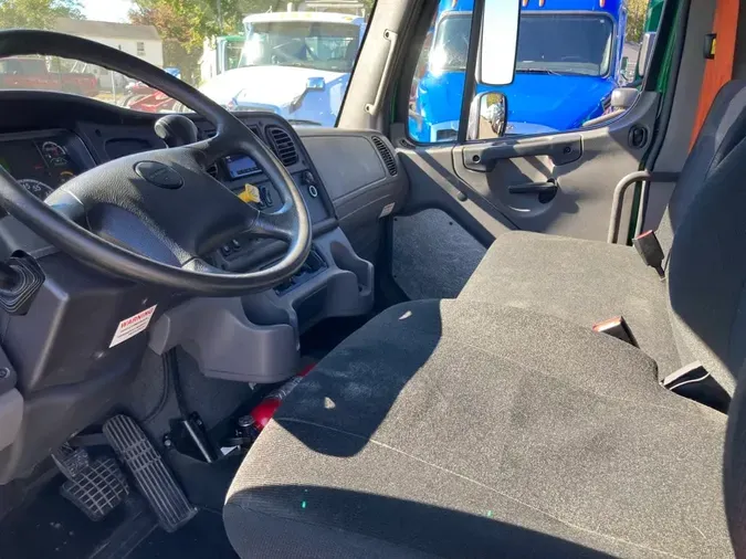 2019 FREIGHTLINER/MERCEDES M2 106