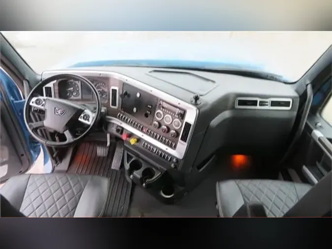 2022 WESTERN STAR 49X