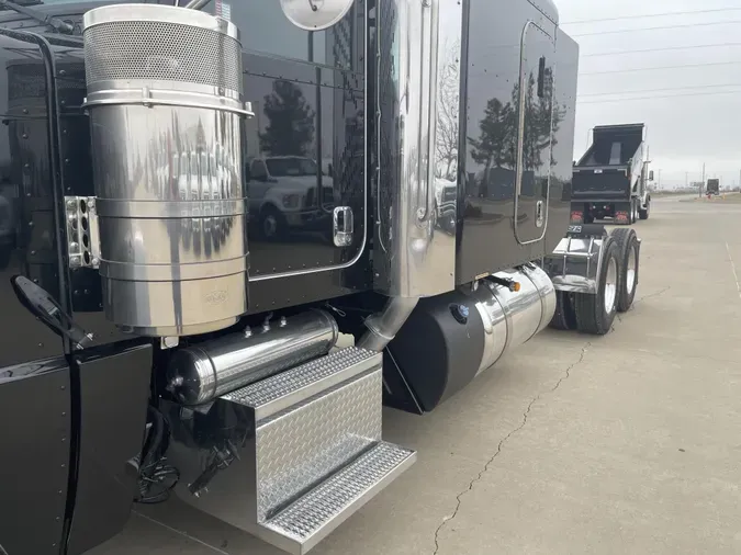 2022 Peterbilt 389