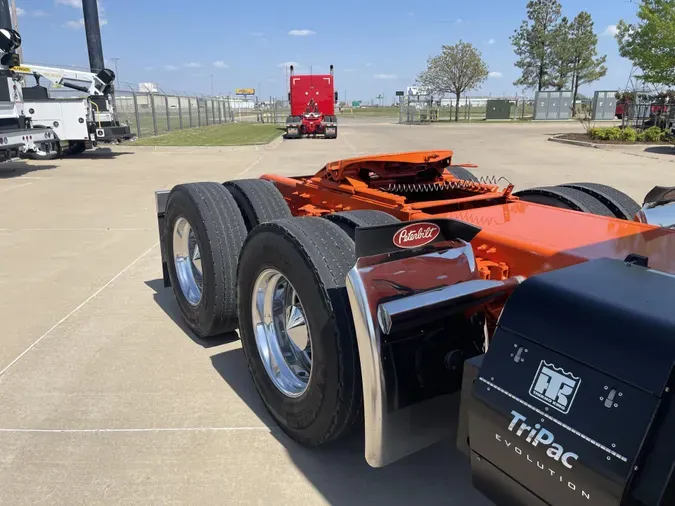 2023 Peterbilt 389
