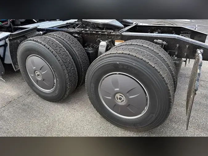 2023 FREIGHTLINER CA126