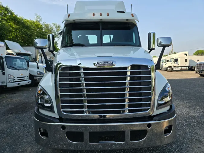 2017 FREIGHTLINER/MERCEDES CASCADIA 125