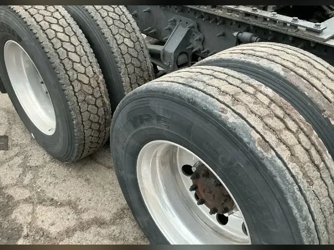 2021 VOLVO VNL64T7605b8d684db9c664f4585dbd9dfb8ca71e