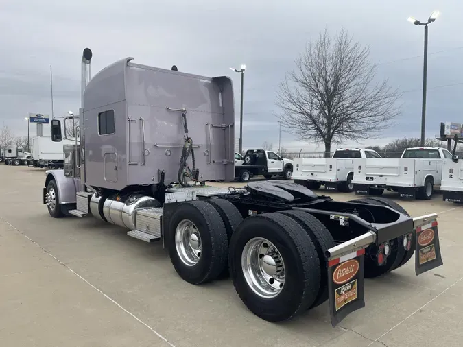 2023 Peterbilt 389