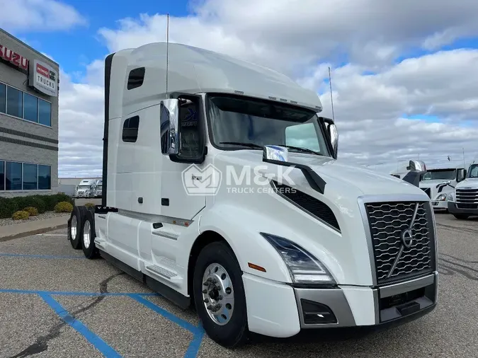 2025 VOLVO VNL64T760