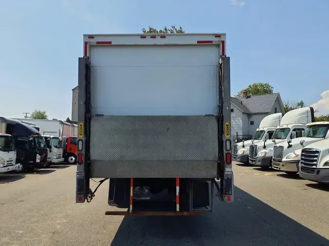 2018 FREIGHTLINER M2 106