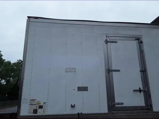 2017 FREIGHTLINER M2 106