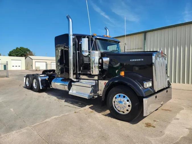 2026 Kenworth W900L