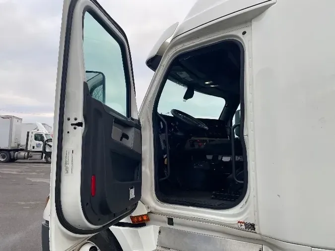 2019 Freightliner T12664ST