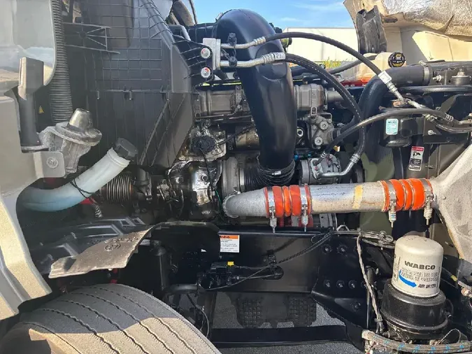 2023 FREIGHTLINER Cascadia 126