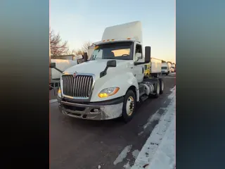 2019 NAVISTAR INTERNATIONAL LT625 DAYCAB T/A