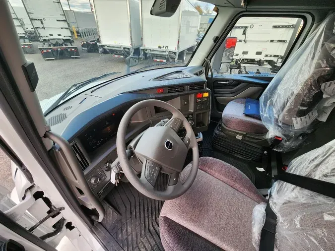 2026 VOLVO VNL64T860