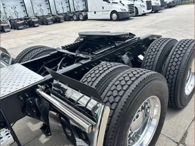 2024 Freightliner Cascadia 126