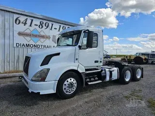 2015 VOLVO VNL64T300