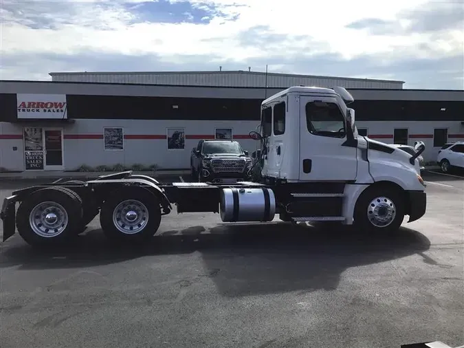 2020 FREIGHTLINER CA126