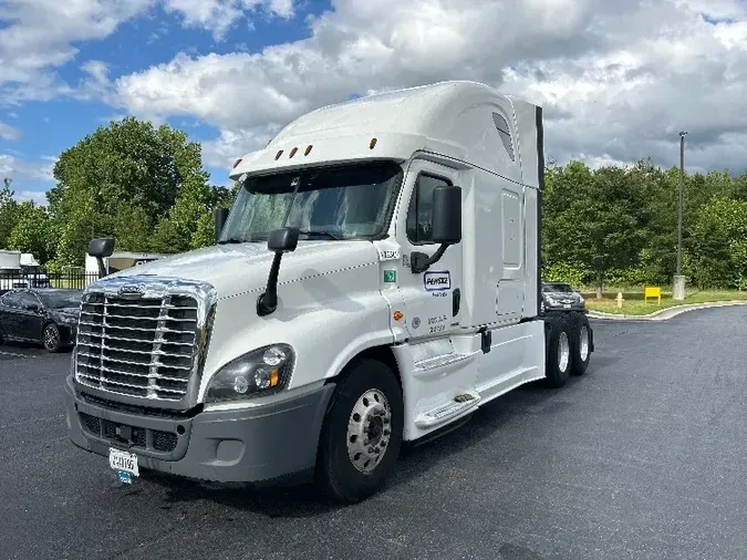 2018 Freightliner X12564ST