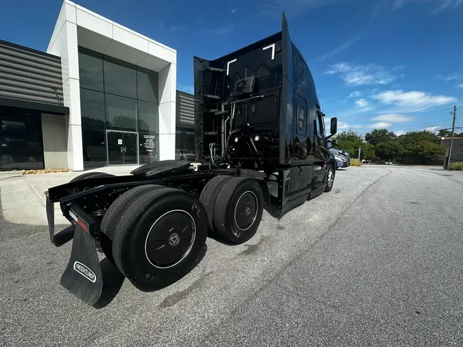 2021 Freightliner Cascadia 126