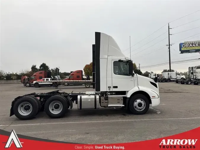 2020 VOLVO VNR300