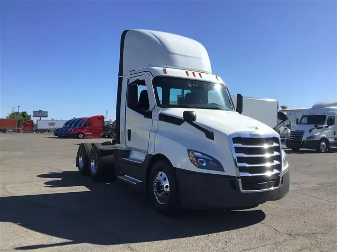 2021 FREIGHTLINER CA126