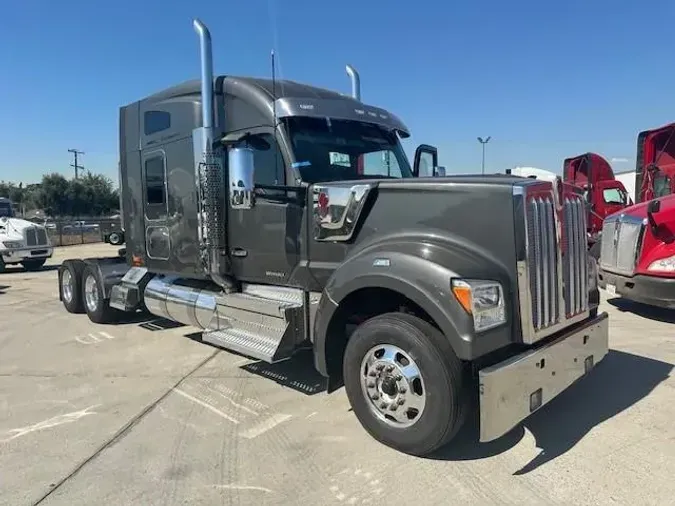 2020 Kenworth W990