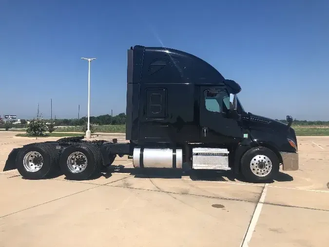 2020 Freightliner T12664ST