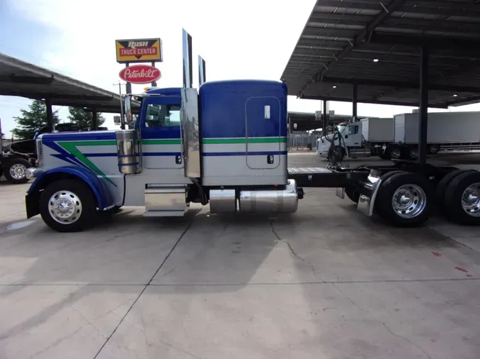 2023 Peterbilt 389