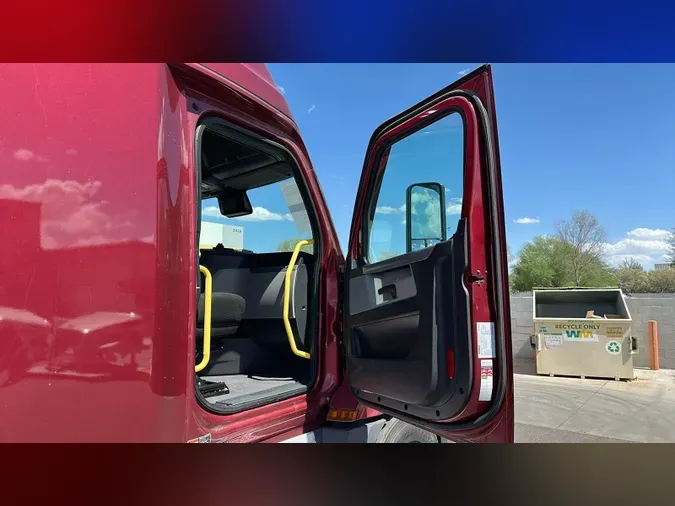 2022 Freightliner Cascadia 126