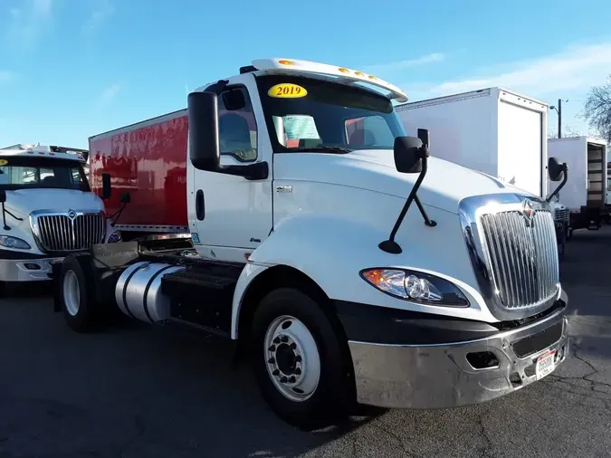 2019 NAVISTAR INTERNATIONAL RH613 DAYCAB S/A