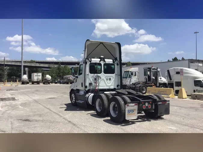 2019 Freightliner Cascadia 126