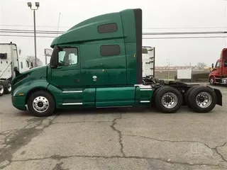 2023 VOLVO VNL64T760