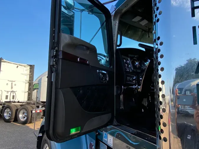 2021 Kenworth W900L