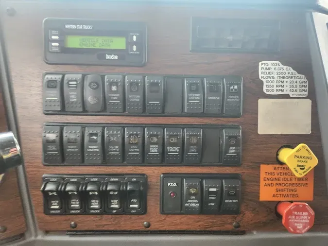 2011 WESTERN STAR 4900