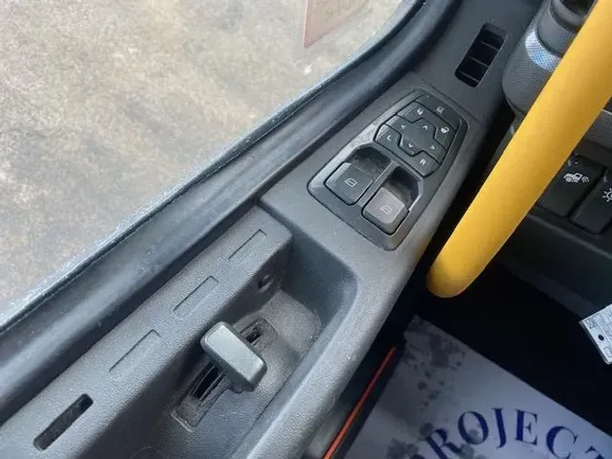 2023 Volvo VNR64T400