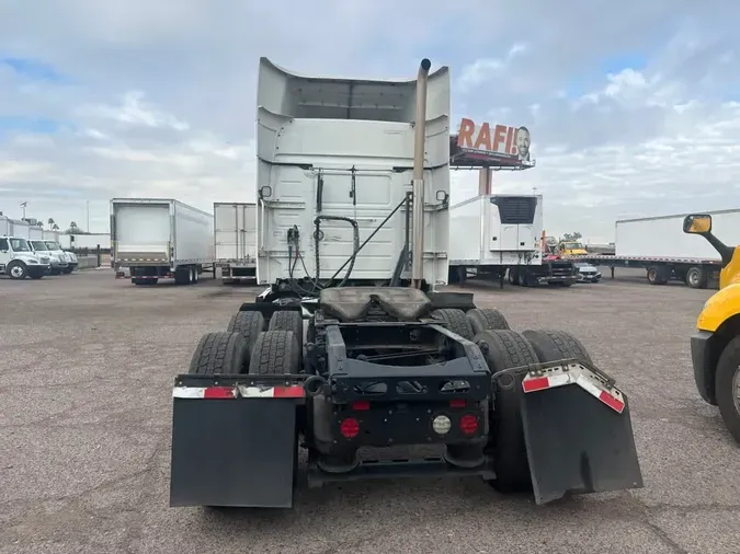 2020 VOLVO VNR64T-640