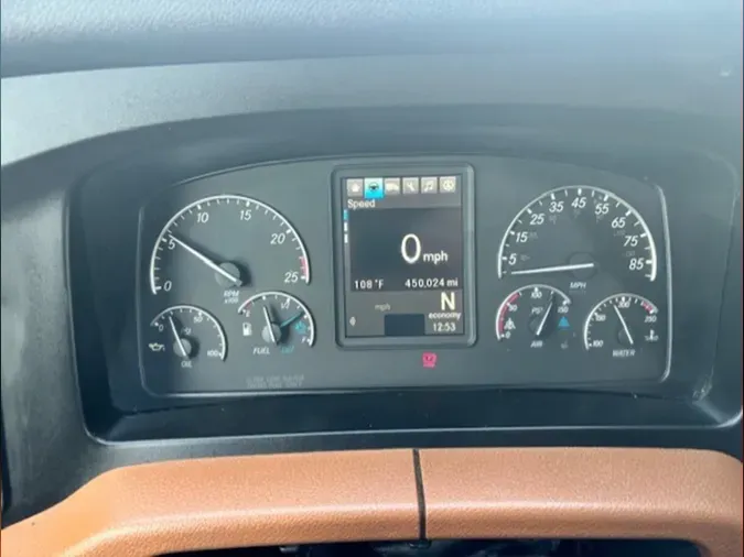 2021 Freightliner Cascadia 126
