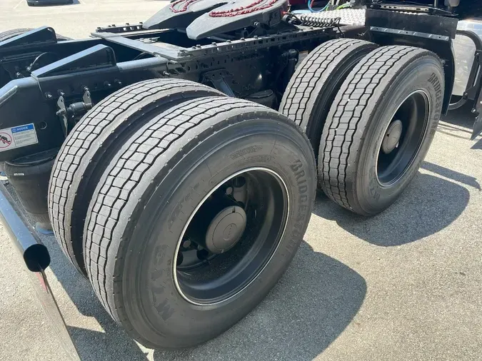 2026 VOLVO VNL64T860