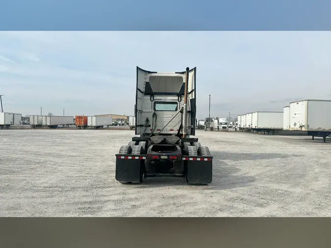 2015 Volvo VNL300