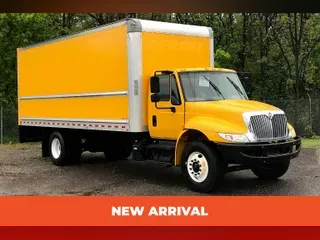 2018 International 4300 SBA 4X2