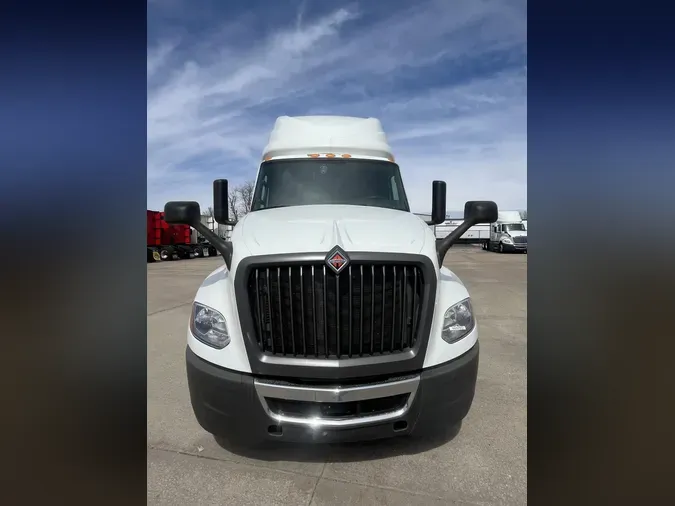 2022 International LT625