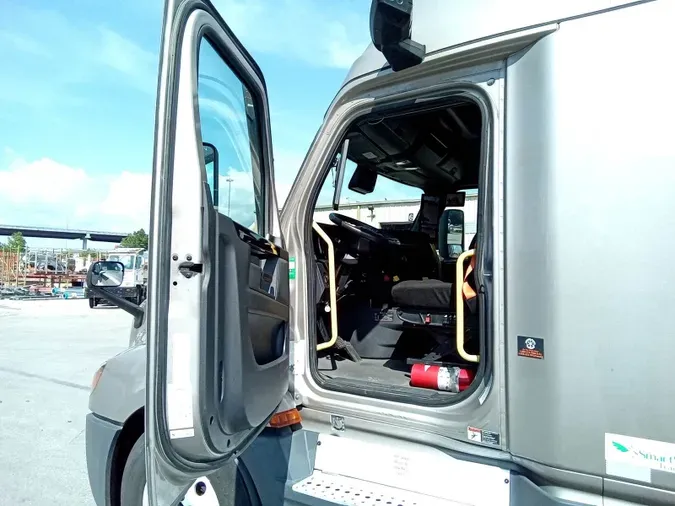 2023 Freightliner Cascadia 126
