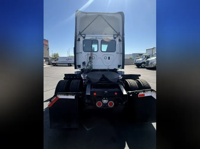 2020 FREIGHTLINER/MERCEDES CASCADIA 125