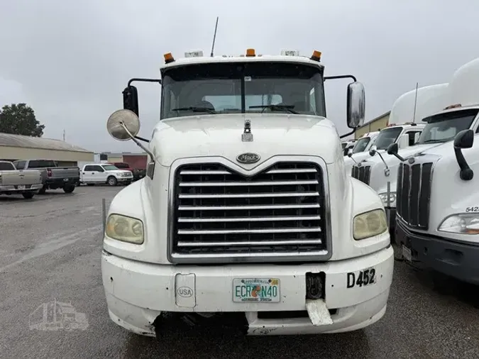 2004 MACK VISION CX613