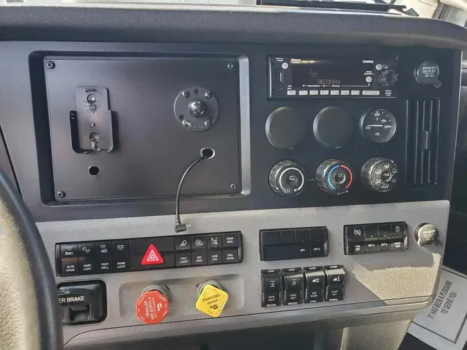 2022 FREIGHTLINER Cascadia 126