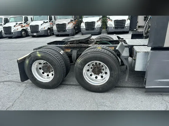 2023 Freightliner Cascadia 126