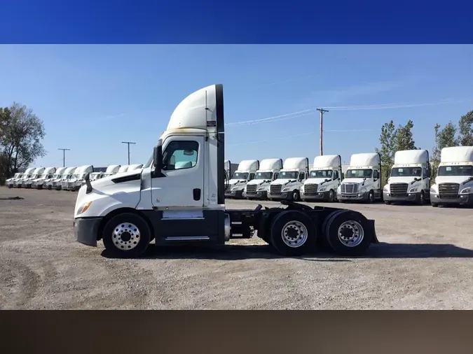 2020 Freightliner Cascadia 126