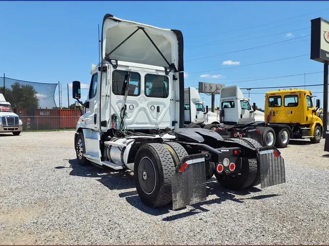 2019 FREIGHTLINER CASCADIA 113