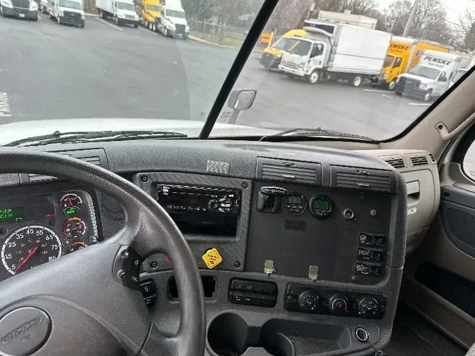 2018 Freightliner X12564ST