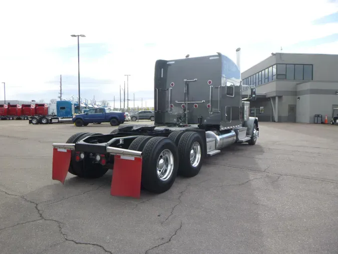 2022 Peterbilt 389