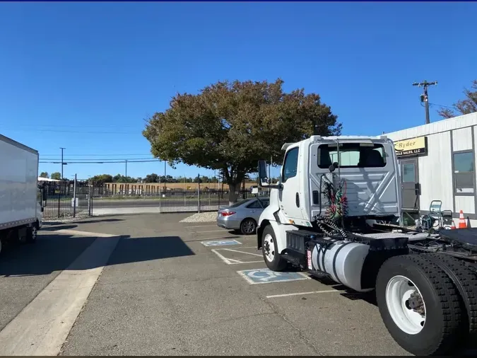 2019 NAVISTAR INTERNATIONAL RH613 DAYCAB S/A